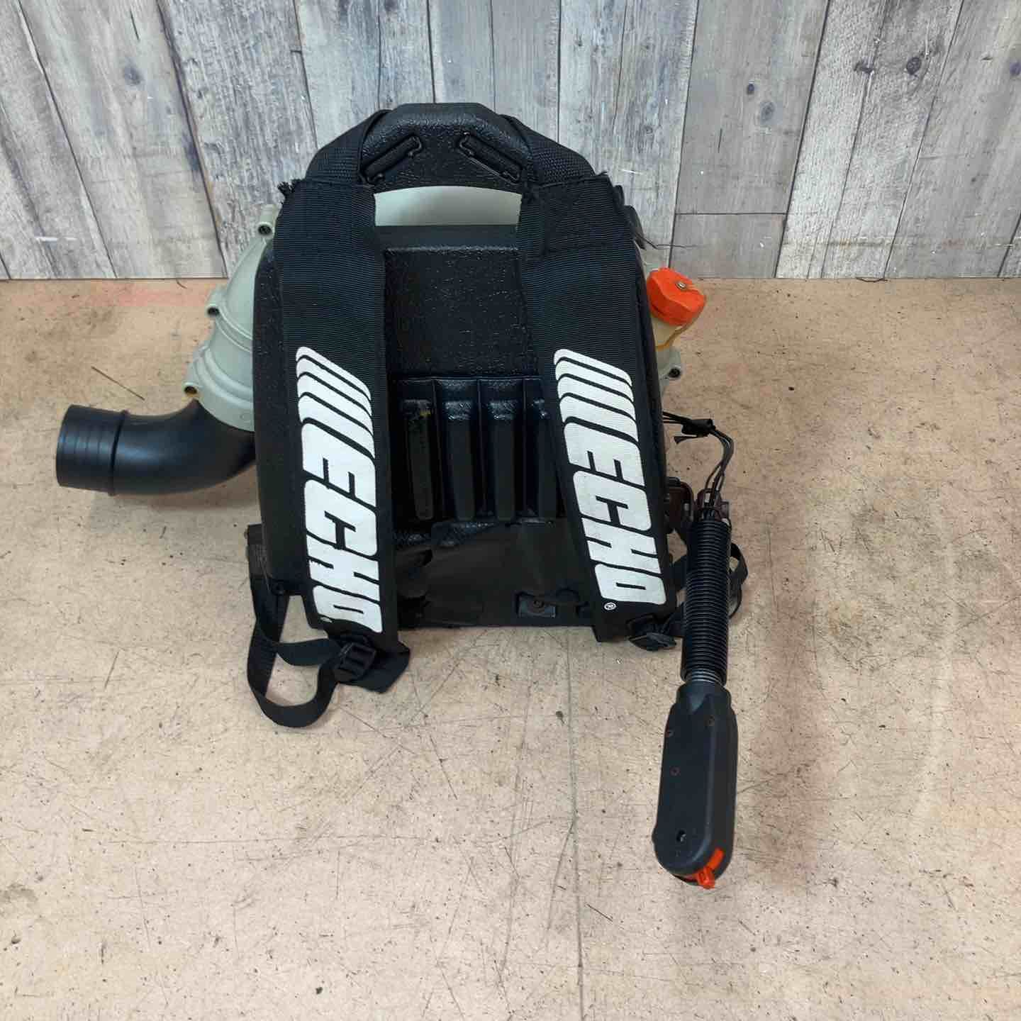 背負い式 エンジン式落葉集め機