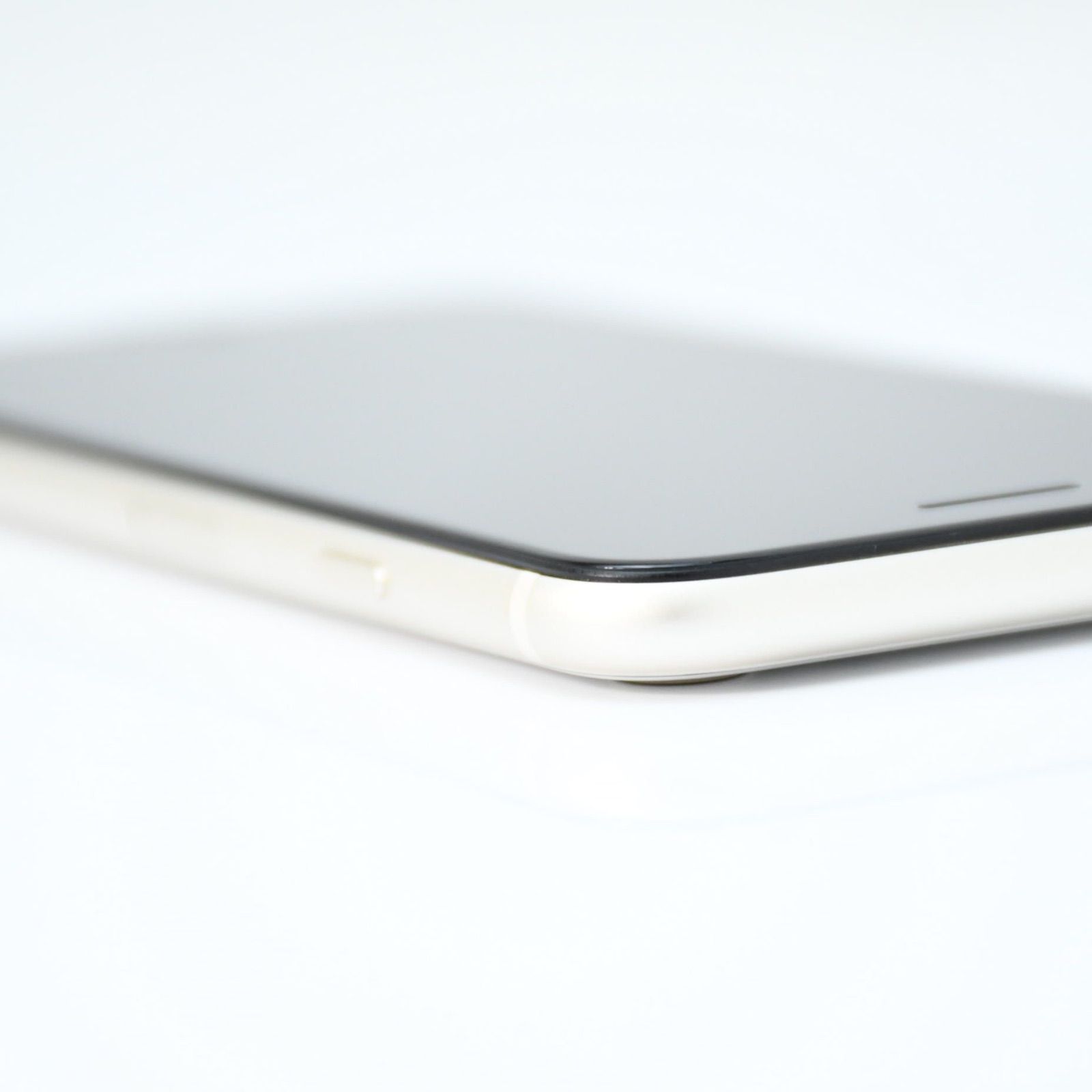 美品＊Touch IDジャンク】SIMフリー iPhoneSE 第3世代 64GB スター