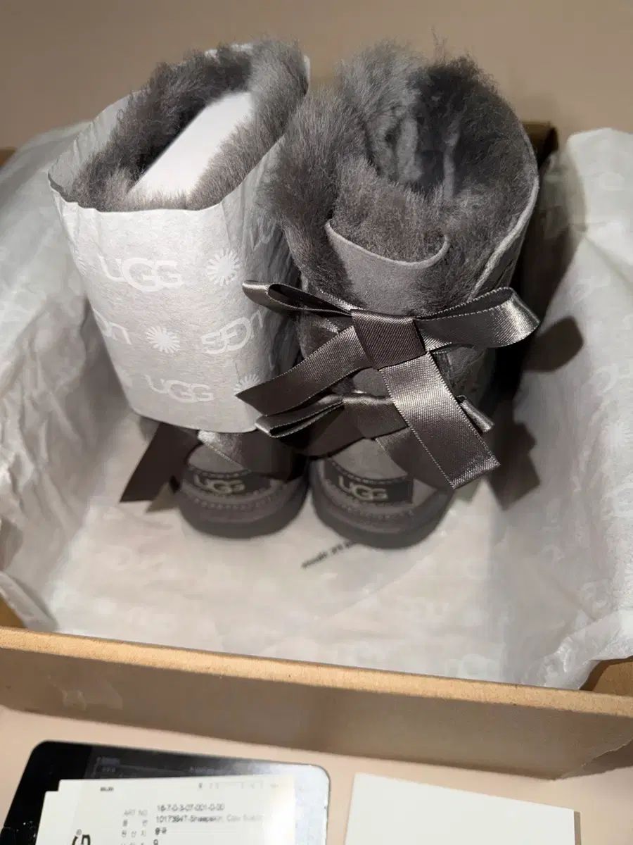 アグ キッズ ベイリー グレー