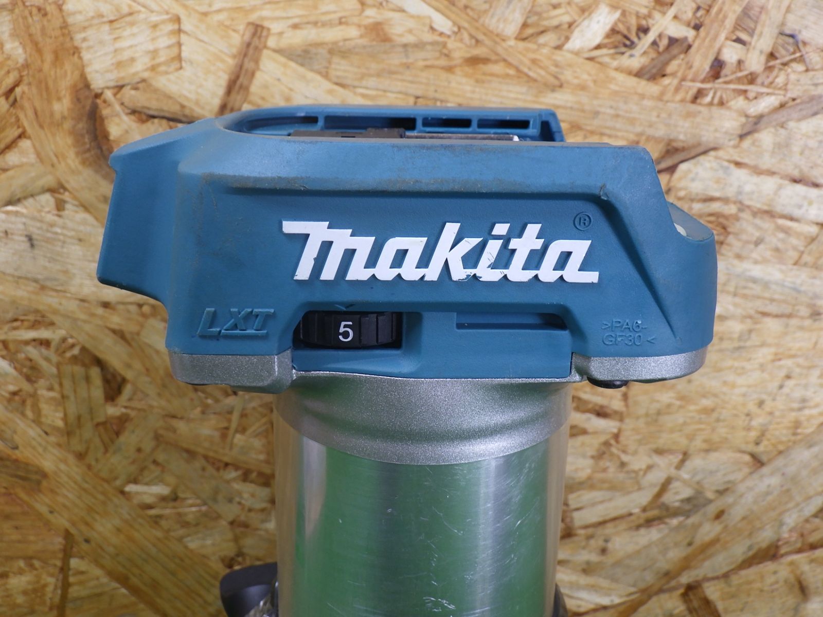 マキタ Makita 18 V 充電式トリマ 本体 RT 50 D アタッチメント付き 品