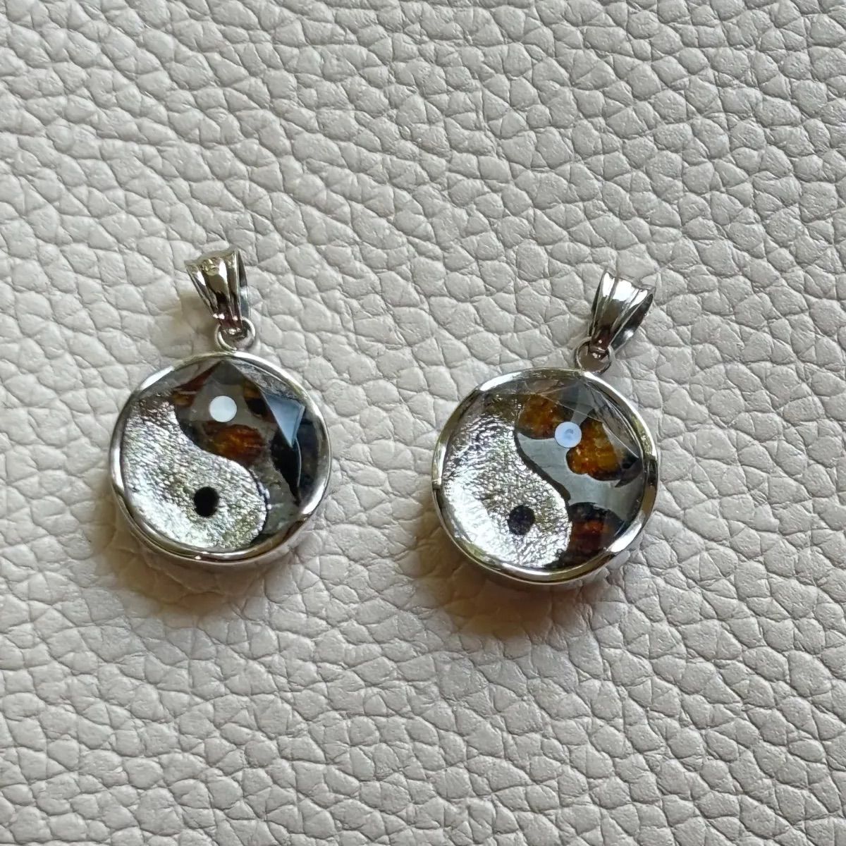 パラサイト隕石とアイアンメテオライト陰陽勾玉ペンダントトップ