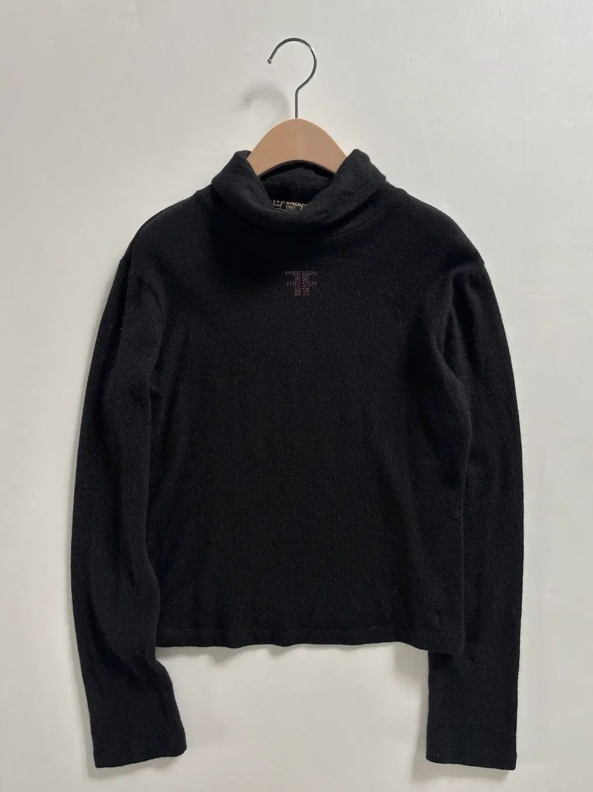 FENDI フェンディ ブラック ロゴ タートルネック - メルカリ