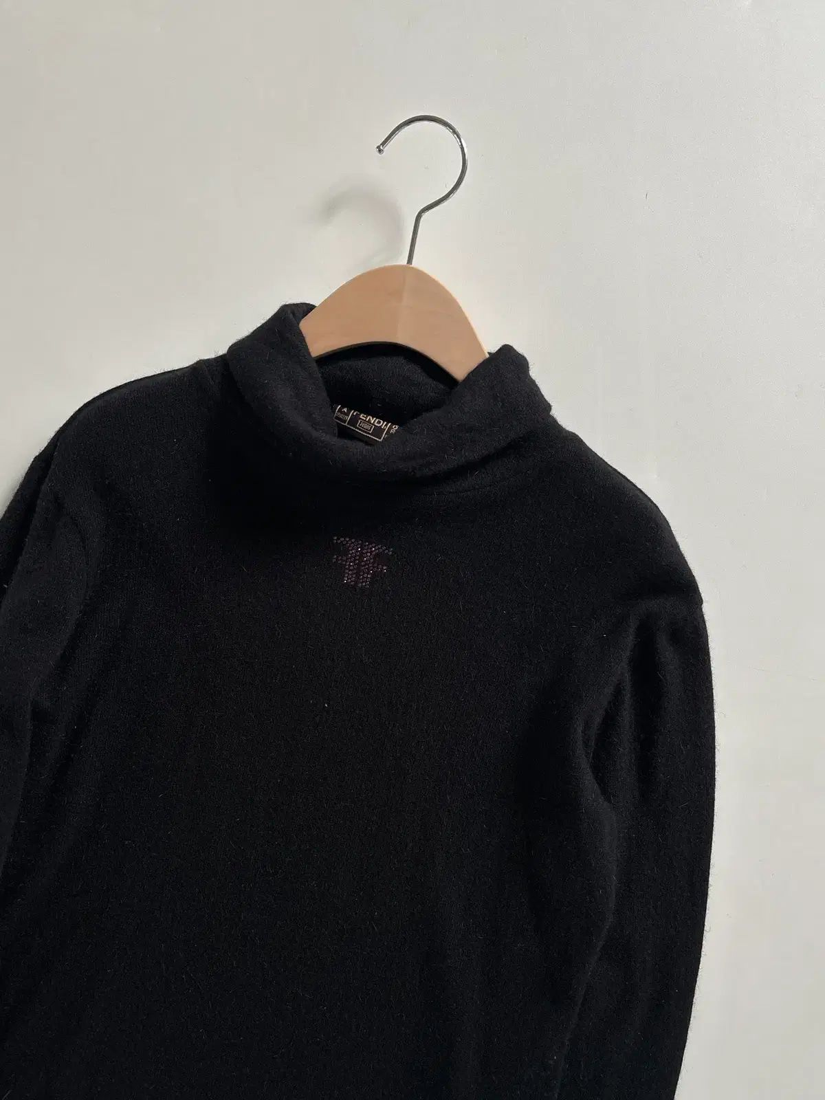 1364 FENDIフェンディ ブラック タートルネックプルオーバー 46 楽天