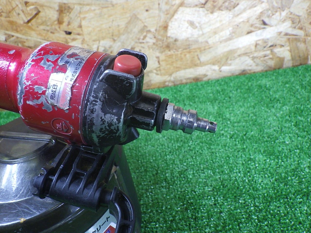  マキタ 90 mm 高圧エア釘打 赤 エアダスタ付 AN 935 H グリップラバー無し 品 釘打機 エアーツール