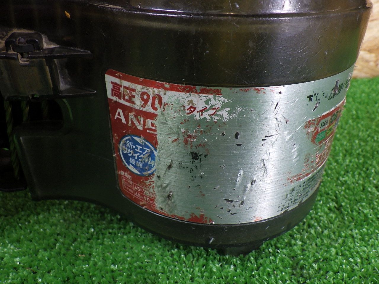 マキタ 90 mm 高圧エア釘打 赤 エアダスタ付 AN 935 H グリップラバー無し 品