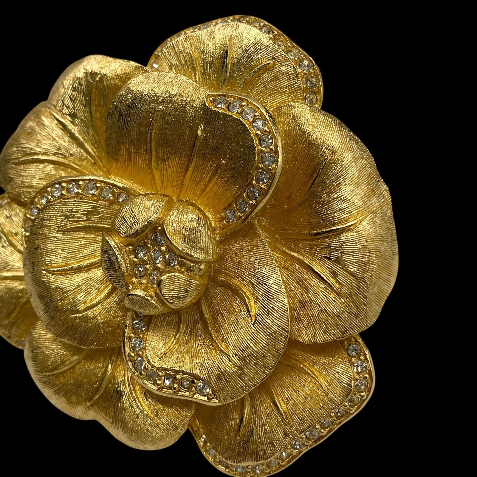 希少　Christian Dior ブローチ　ゴールドカラー　ラインストーン 希少 美品 Christian Dior クリスチャンディオール 花 フラワー