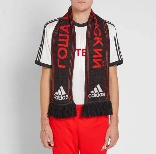 ゴーシャラブチンスキー x adidas マフラー ブラック - メルカリ