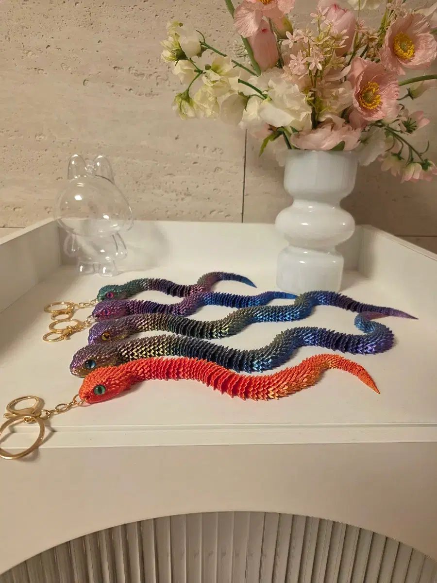 新品) 高級感ある形変形 蛇 スネーク キーホルダー ぬいぐるみ