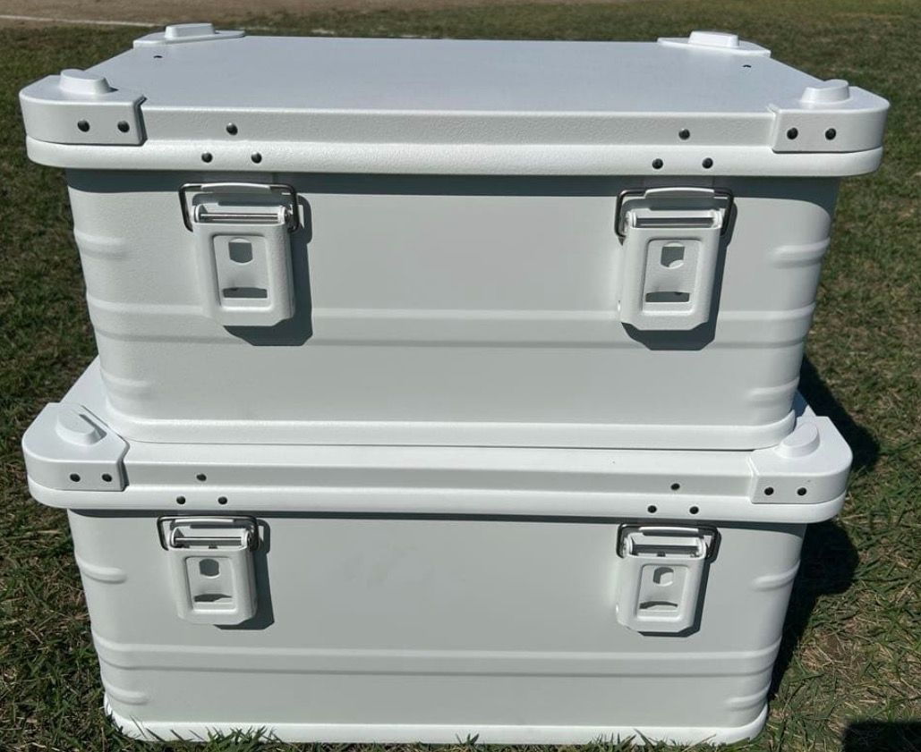 マットホワイト　スタッキング コンテナボックス 50l アウトドア　限定一点 GENERIC OUTDOOR NEW 新色マットホワイト アルミコンテナボックス 50l
