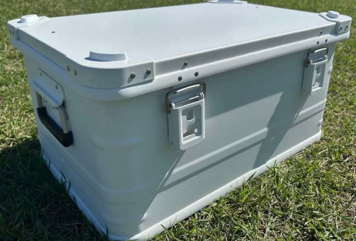 GENERIC OUTDOOR NEW 新色マットホワイト アルミコンテナボックス 50l