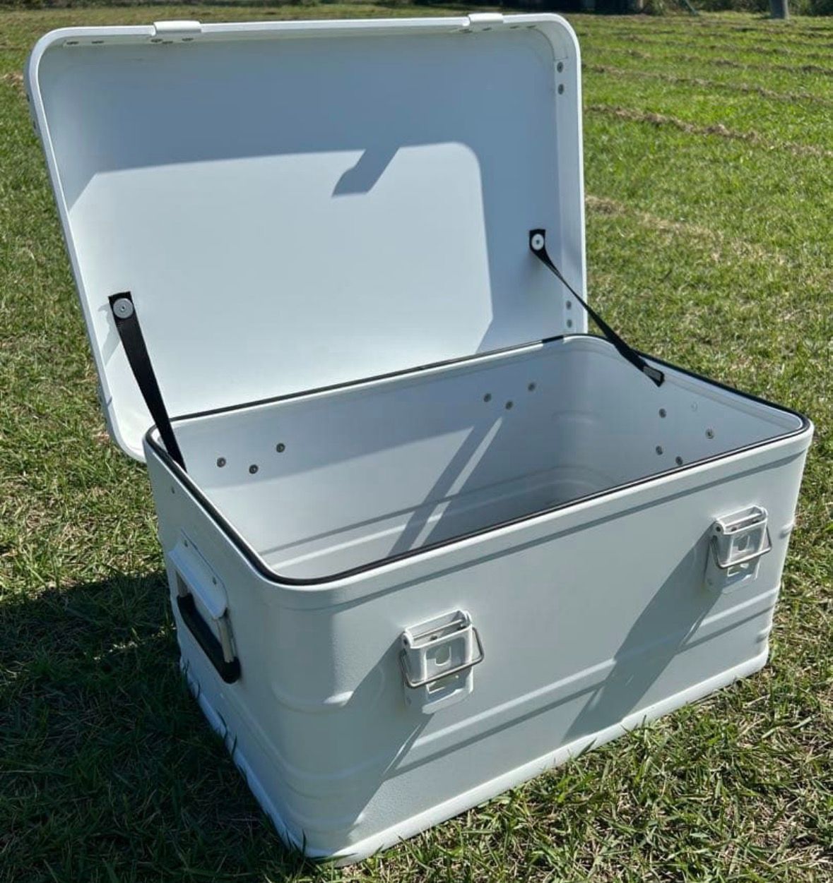 GENERIC OUTDOOR NEW 新色マットホワイト アルミコンテナボックス 50l