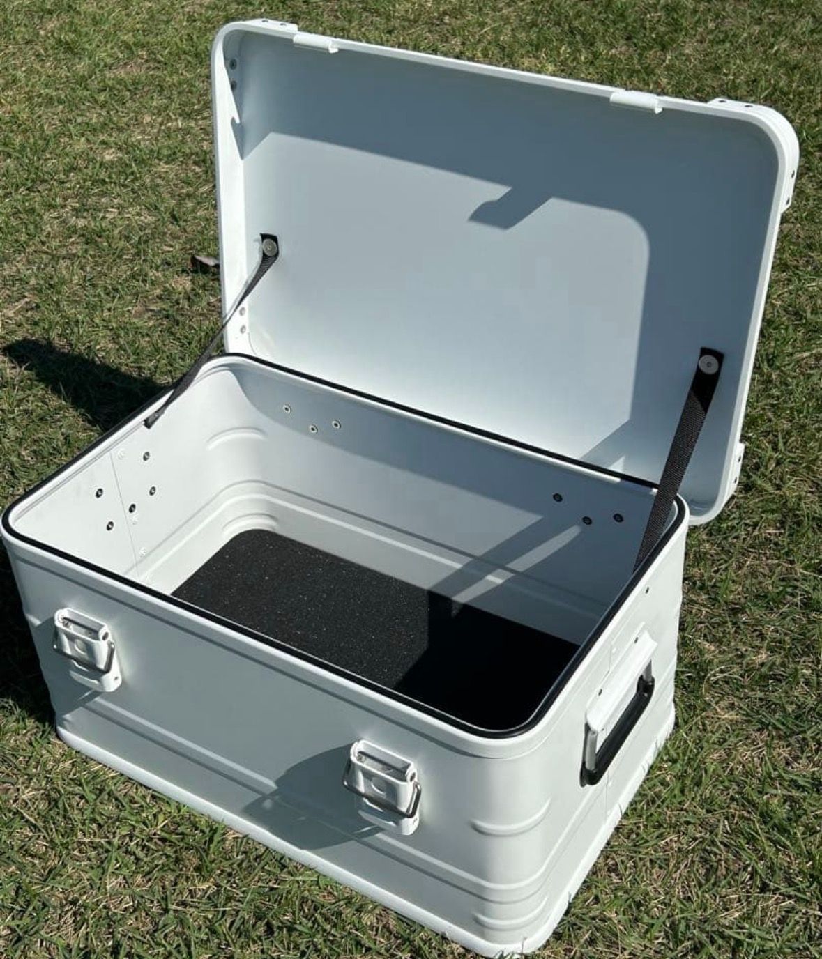 GENERIC OUTDOOR NEW 新色マットホワイト アルミコンテナボックス 50l