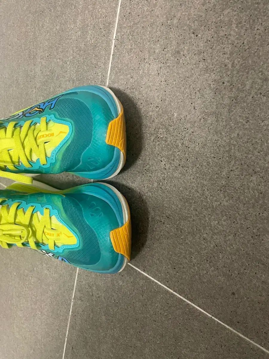 HOKA ONE ホカオネオネ ロケットX 2 SAERA セラミック イヴ YVES スヨン スニーカー