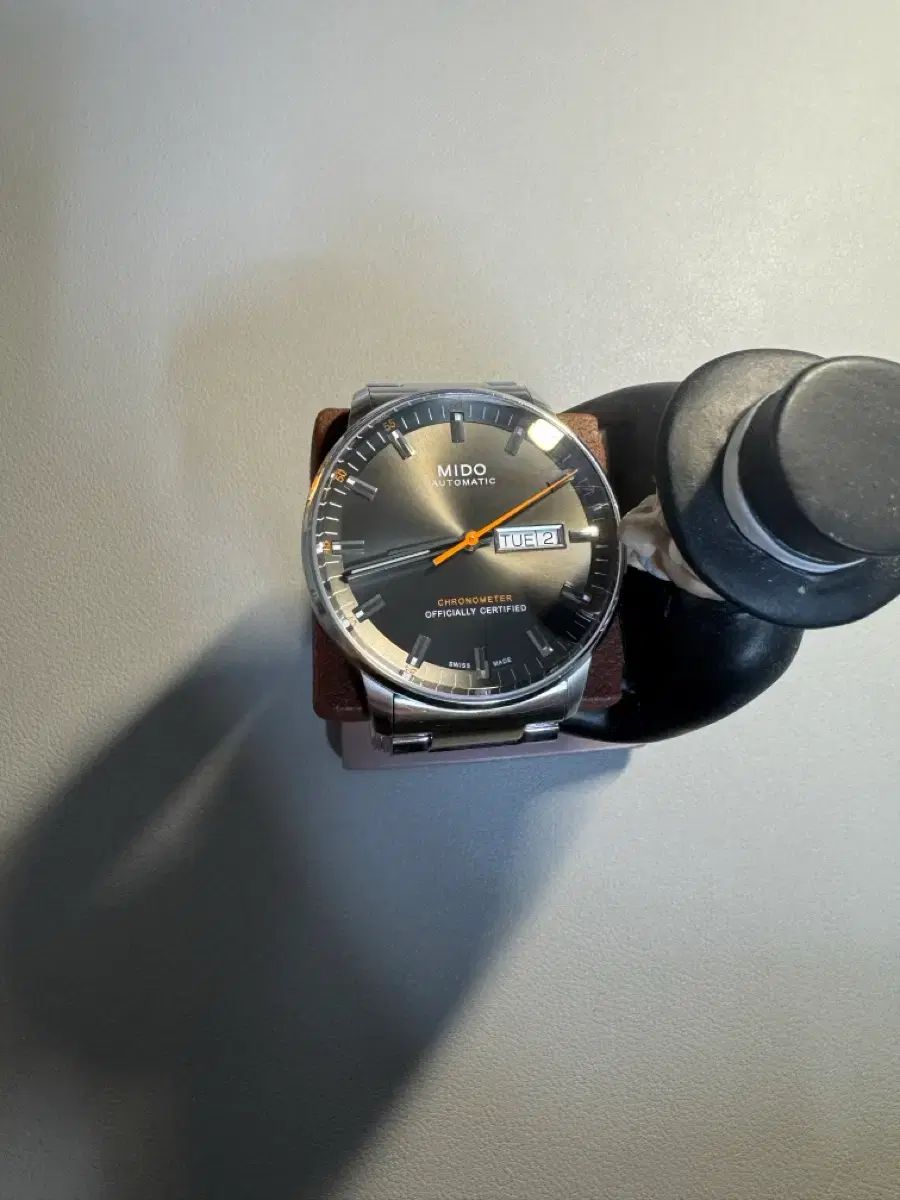 ミドー コマンダー クロノメーター cosc