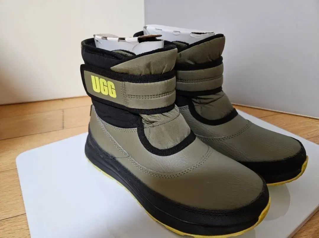 アメリカ UGG キッズ ダウン ブーツ 225