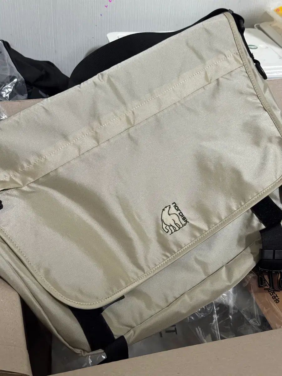 25 ss ノルディスク ベンスカ メッセンジャーバッグ バックパック