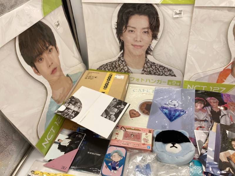 大量まとめ K-POP 韓流 グッズ アクスタ 缶バッジ 写真 他 BTS TXT TWICE ENHYPEN NCT 127