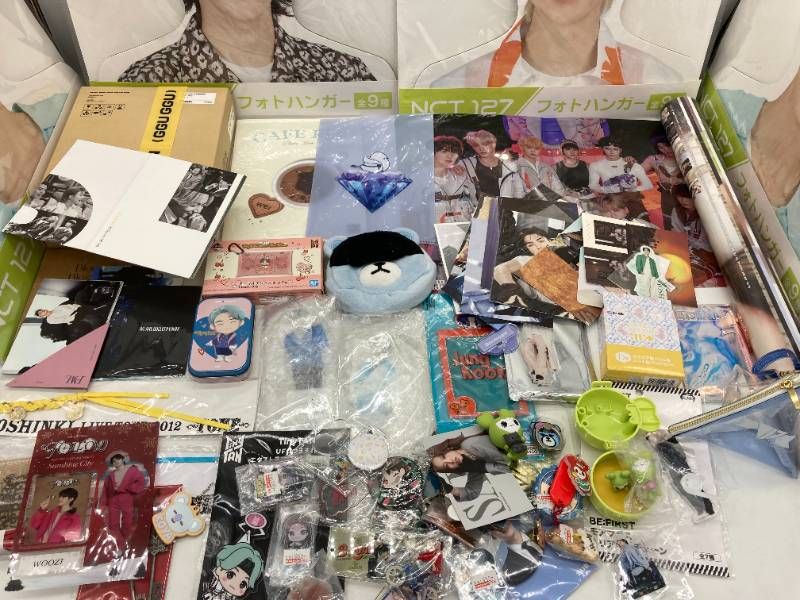  大量まとめ K POP 韓流 グッズ アクスタ 缶バッジ 写真 他 BTS TXT TWICE ENHYPEN NCT 127 その他 K-POP