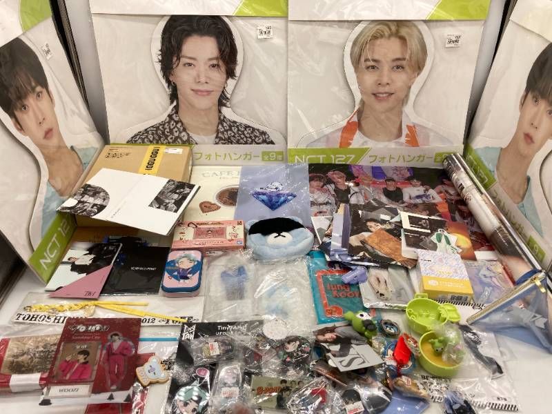 大量まとめ K POP 韓流 グッズ アクスタ 缶バッジ 写真 他 BTS TXT TWICE ENHYPEN NCT 127