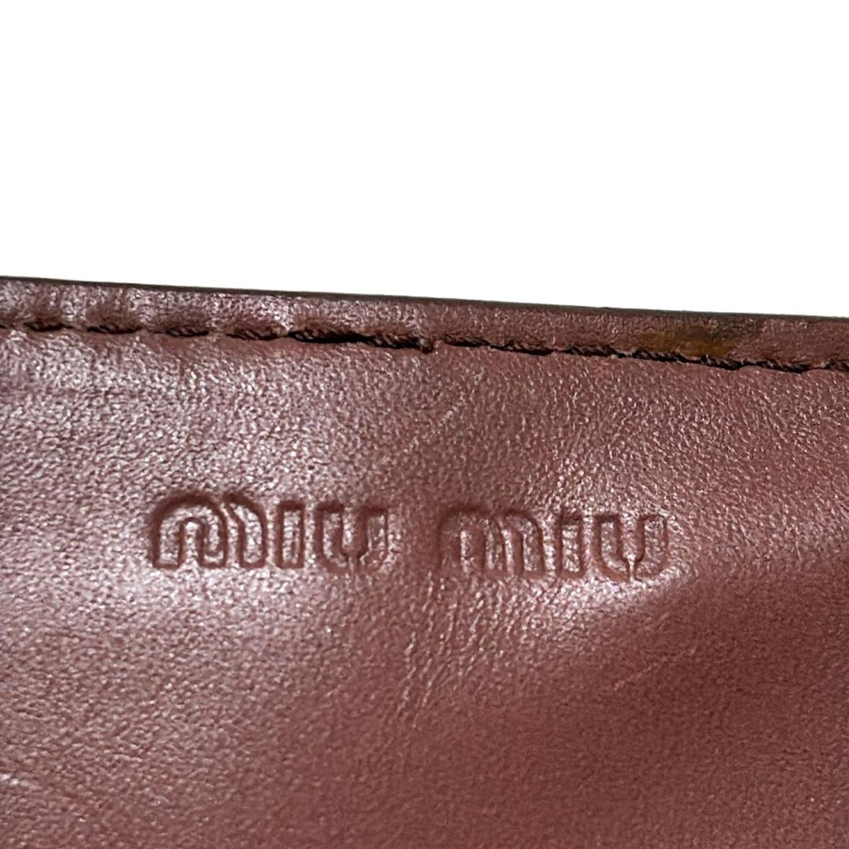 miumiu(ミュウミュウ) 名刺入れ - ピンクベージュ 型押し加工 レザー