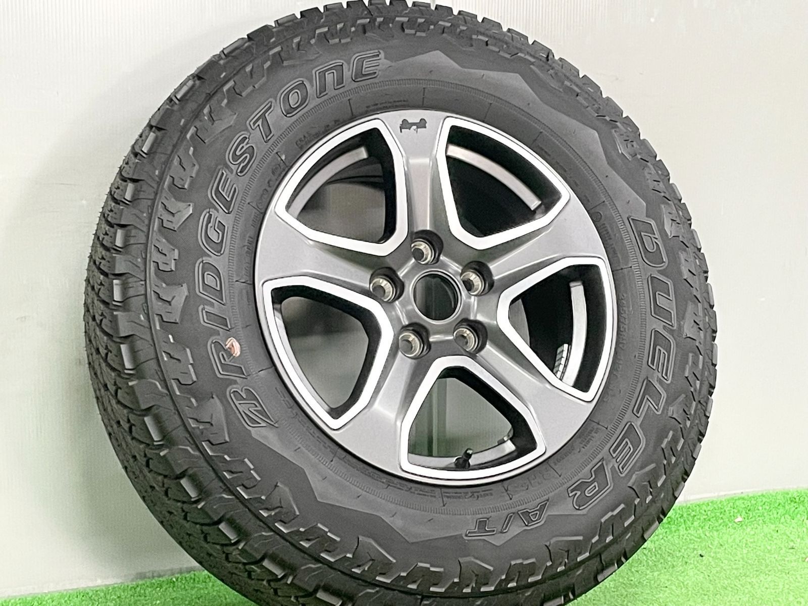 ⭐︎送料無料⭐︎【スペア用に！！】ジープ JL ラングラー 純正 17in