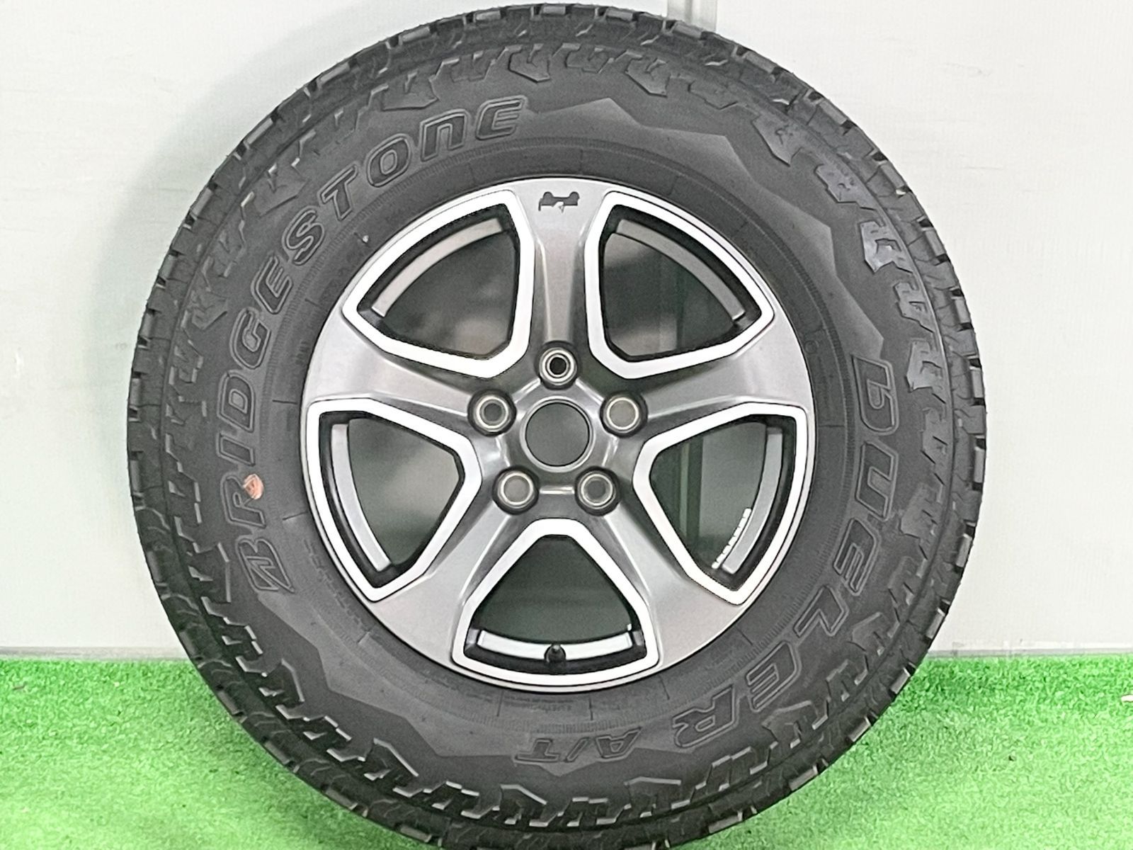︎ スペア用に ジープ JL ラングラー 17 in 7 5 J 44 45 PCD 127 ブリヂストン デューラー A T 245 75 R 1本 車検 交換 ストックに