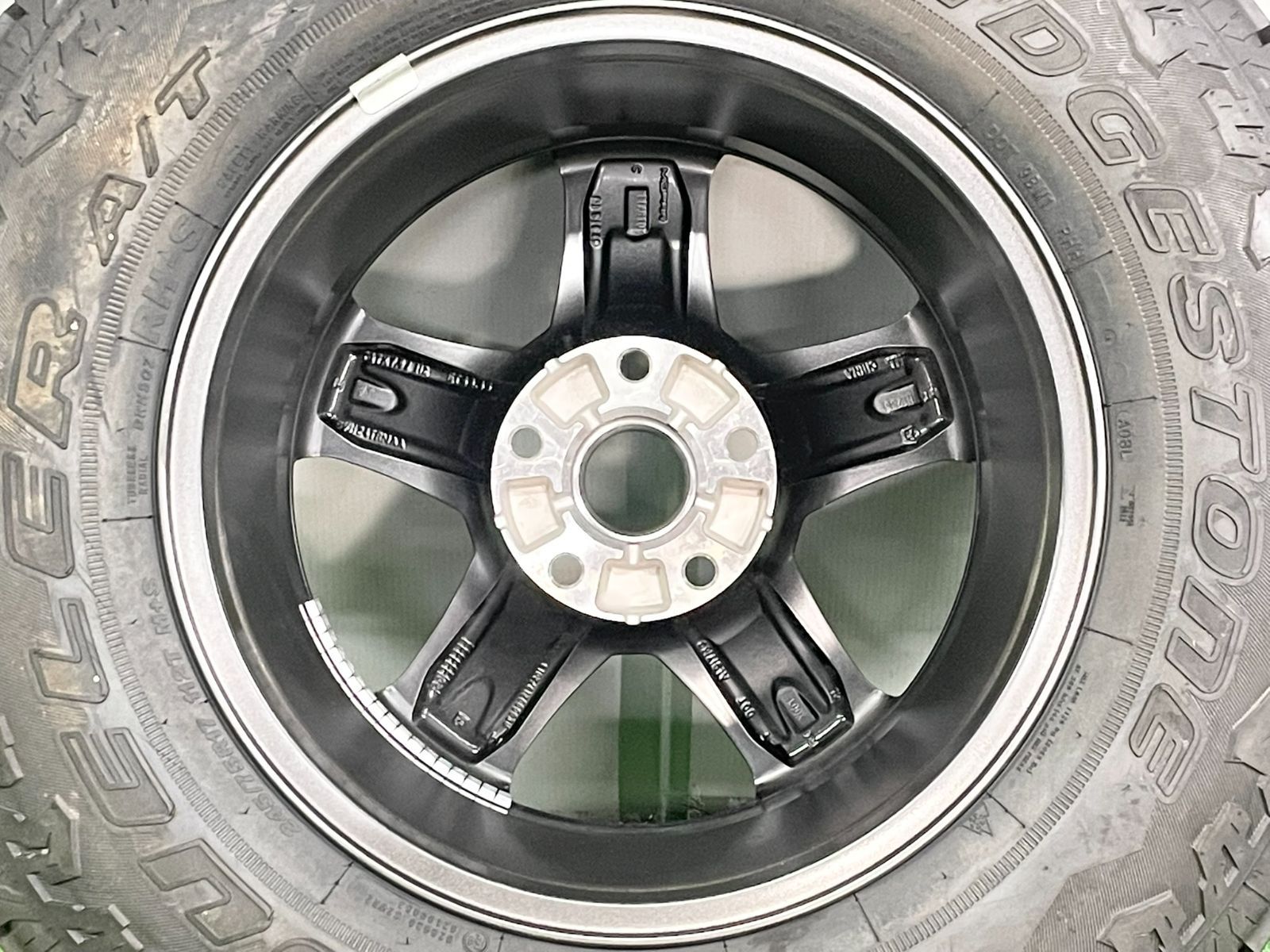 ⭐︎送料無料⭐︎【スペア用に！！】ジープ JL ラングラー 純正 17in 