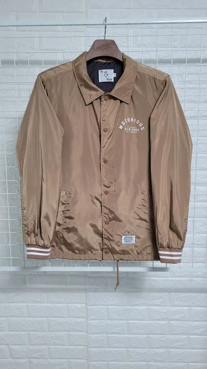 100 R2 ライダー ブラウン・ベージュ 背面レタリングBIGロゴ ディテール コーチジャケット L
