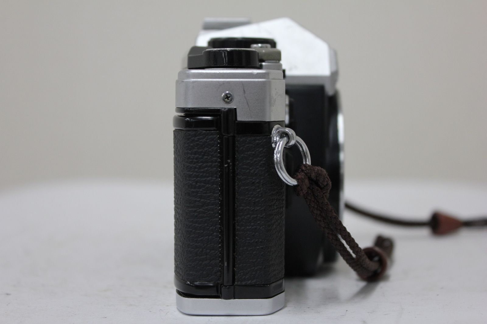  オリンパス Olympus OM 10 ZUIKO AUTO T 100 mm F 2 8 マニュアルアダプター付き ボディレンズセット e 4285 一眼レフカメラ(フィルム) フィルムカメラ