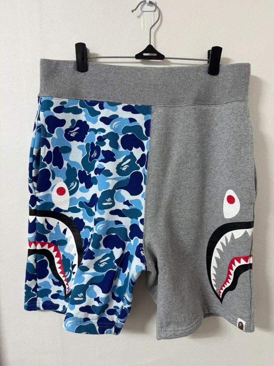 A BATHING APE ABC カモ サイド シャーク スウェットショーツ ライトブルー