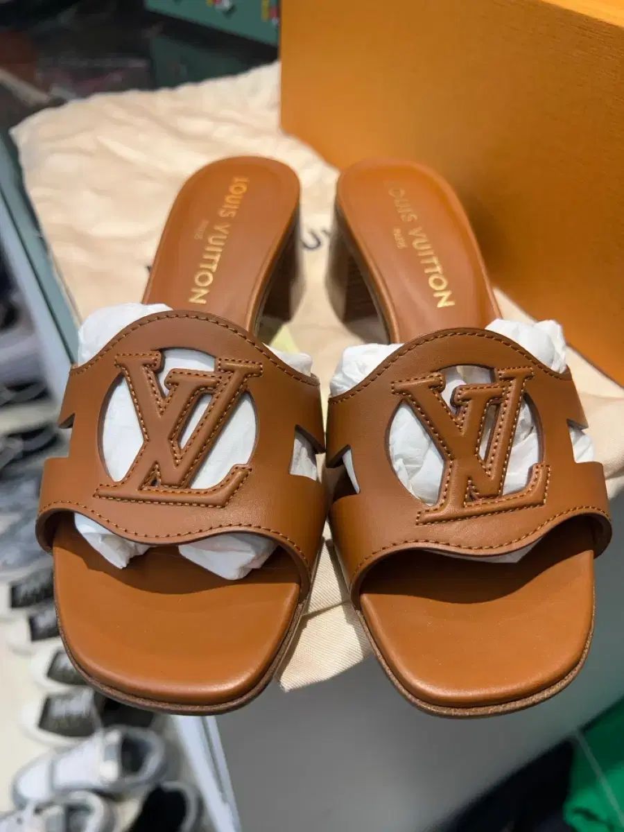 新品/36) ルイヴィトン イソラLV ミュール サンダル ブラウン