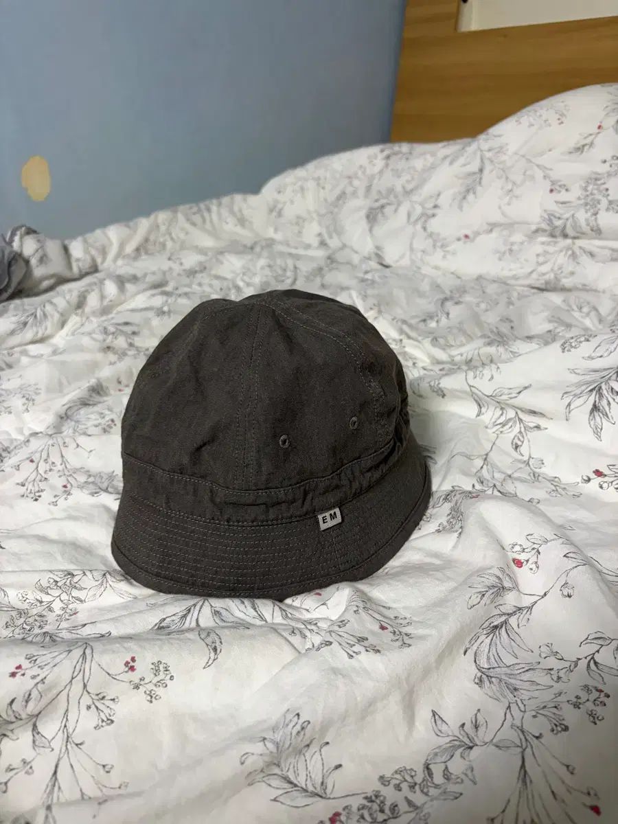 Ends and means アミハット グレー