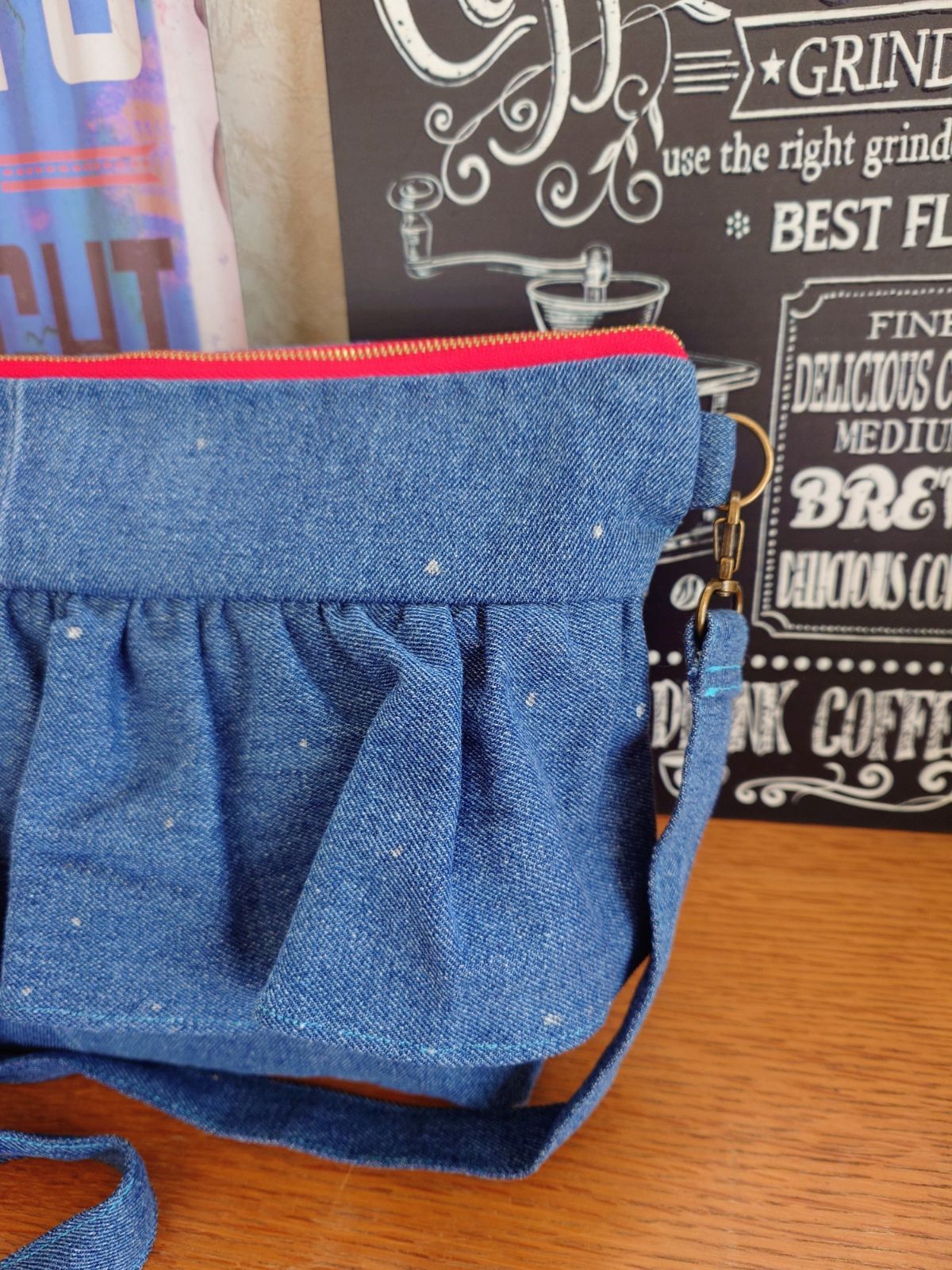 9☆USEDデニムリメイク☆フリルショルダーバッグ☆ペイント☆ジーンズ