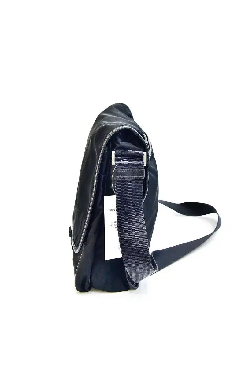 プラダ ナイロン メッセンジャーバッグ