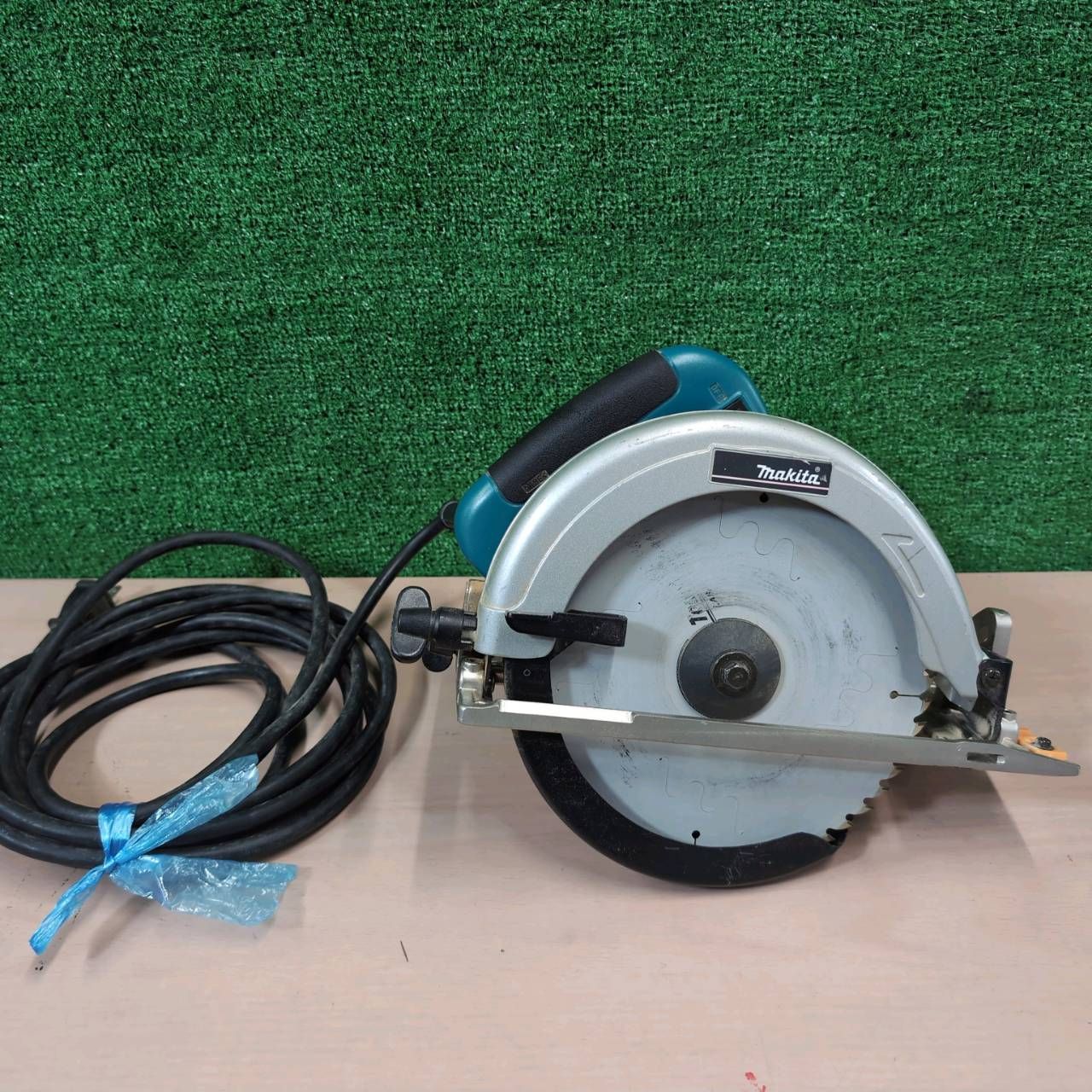 マキタ 190 mmマルノコ 5832 BA｜電気丸ノコ 本体 チップソー付 プロ用 現場 木工 DIY