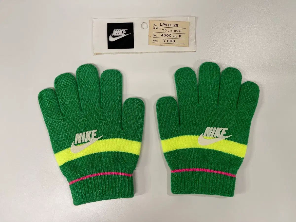 NIKE ナイキ 90s 90年代 ナイロンジャケット ヴィンテージ スウェット - NIKE（グローブ）のフリマアイテム一覧 ◯90sナイキNIKE&frasl;ビンテージ&frasl;ヴィンテージ&frasl;古着&frasl;ナイロン rubber オールドナイキ 送料無料 ニット ナイキ（NIKE）（メンズ）手袋 XLブラック