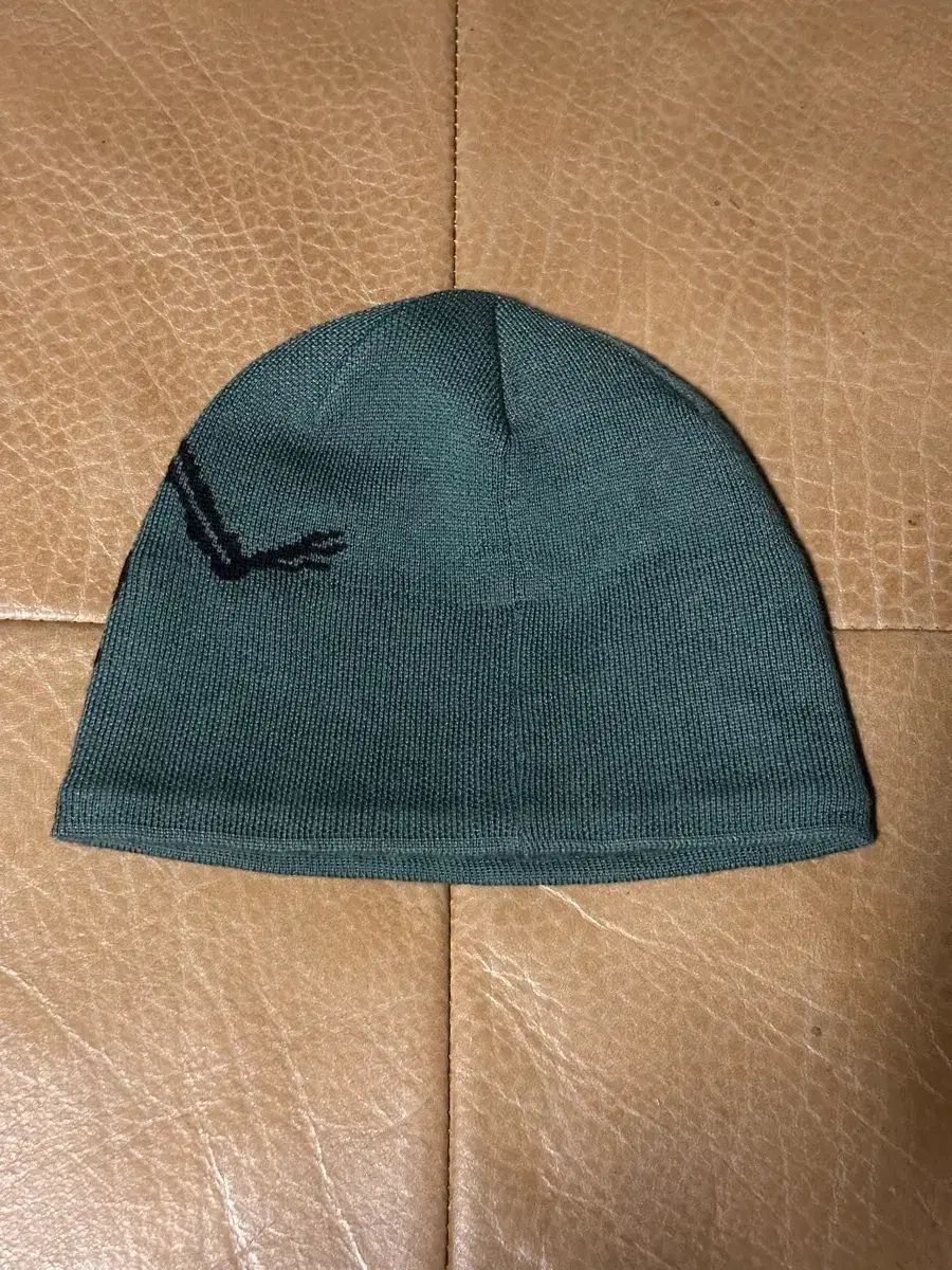 ARC TERYX BIRD HEAD トーク ビーニー Dark Magic テーラードジャケット 重ね着