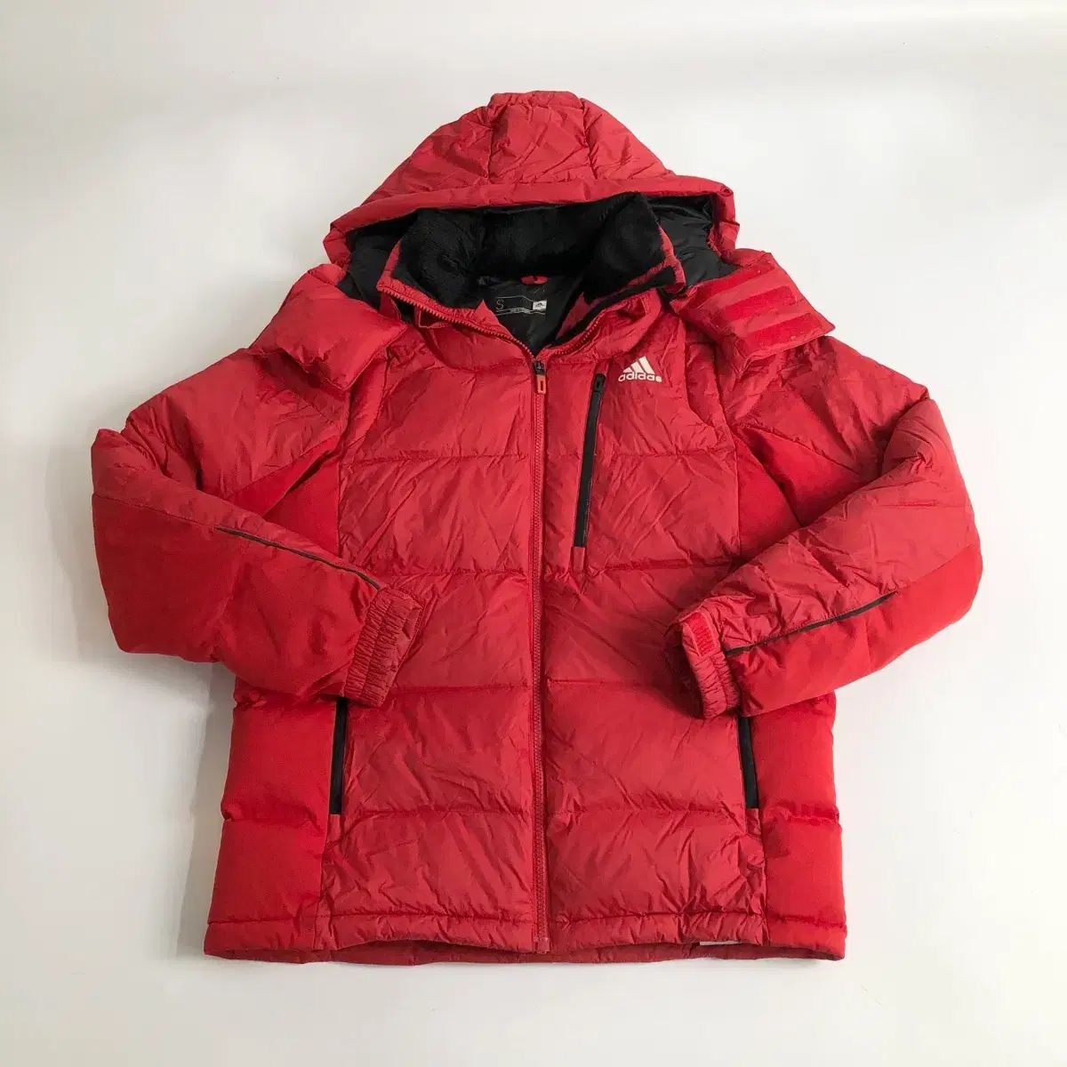 アディダス レッド WHO ダウン アウター s - メルカリ