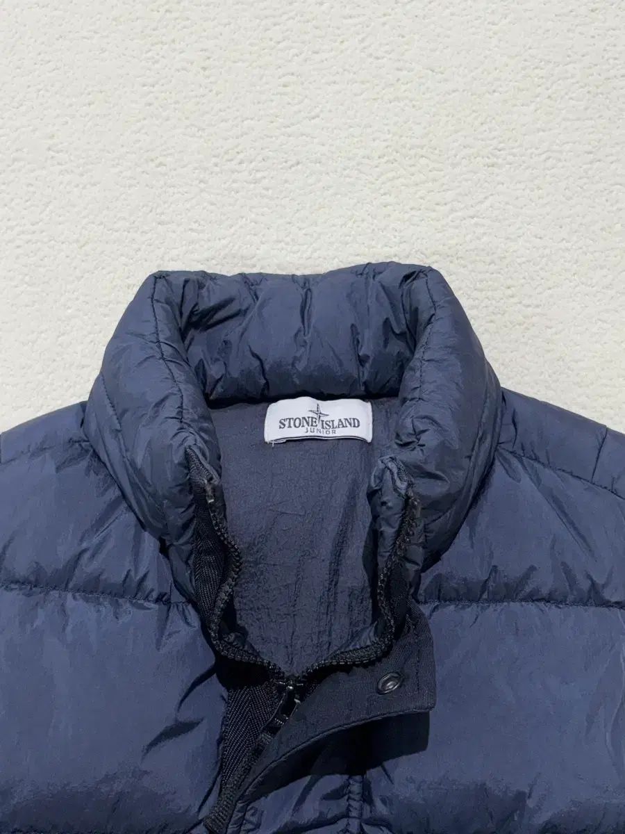 ストーンアイランド ジュニア ナイロン ダウン ベスト 8歳