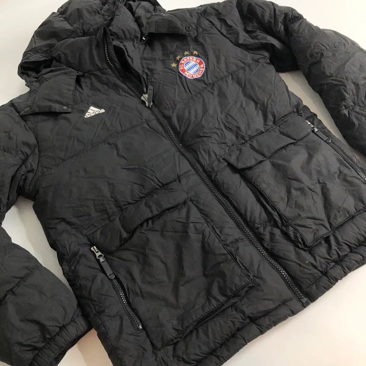 アディダス FCバイエルン・ミュンヘン ダウン ブラック XL - メルカリ