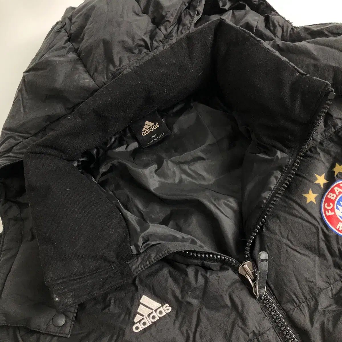 【adidas × FCバイエルン・ミュンヘン】公式フード付きダウンジャケット アディダス FCバイエルン・ミュンヘン ダウン ブラック XL - メルカリ