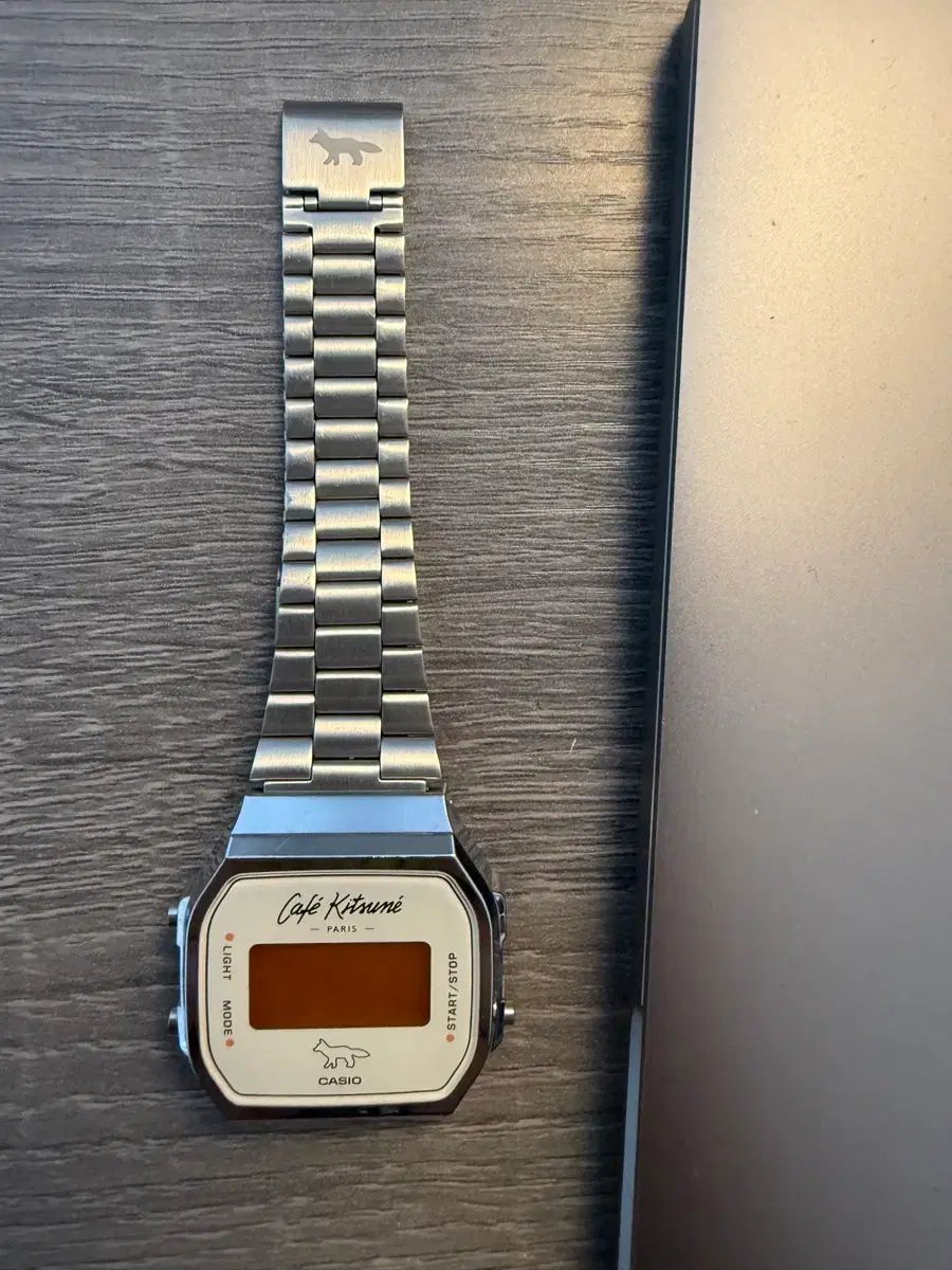 カシオ x メゾンキツネ カフェ 7 A