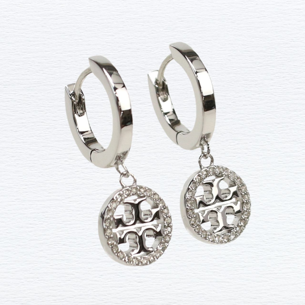 Tory Burch トリーバーチ ピアス シルバー フープ×ロゴチャーム