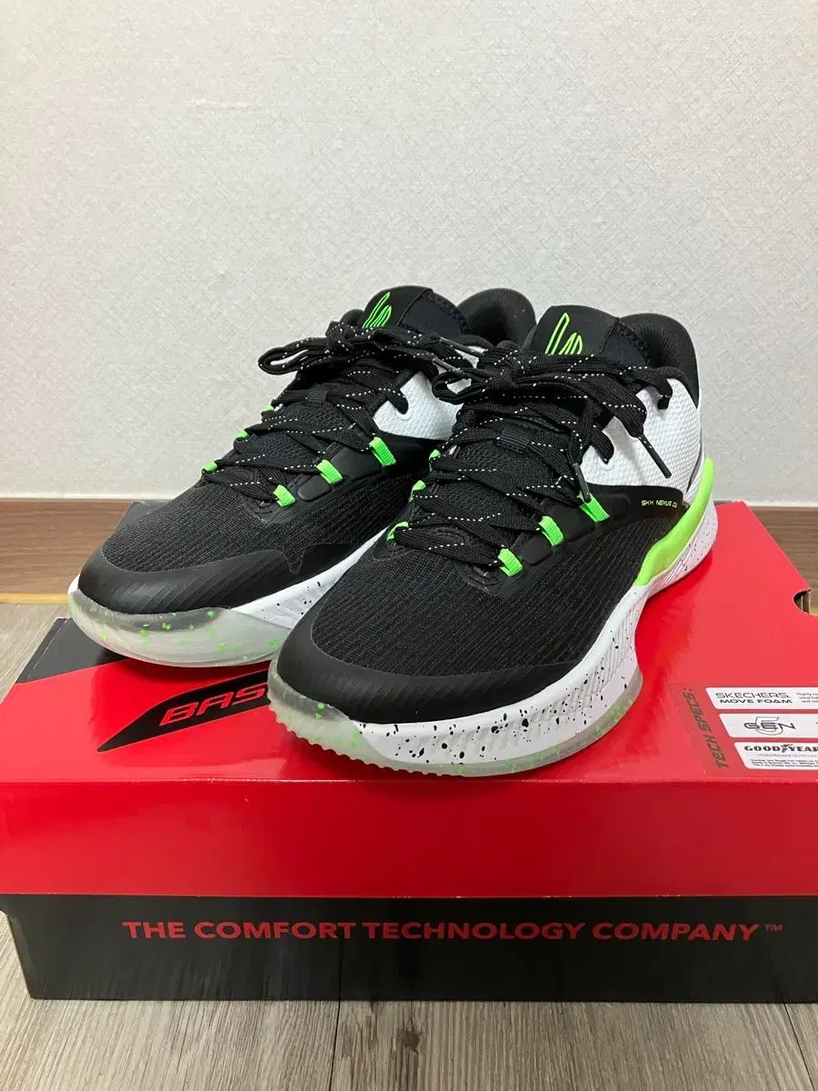 スケッチャーズ ネック サス 270