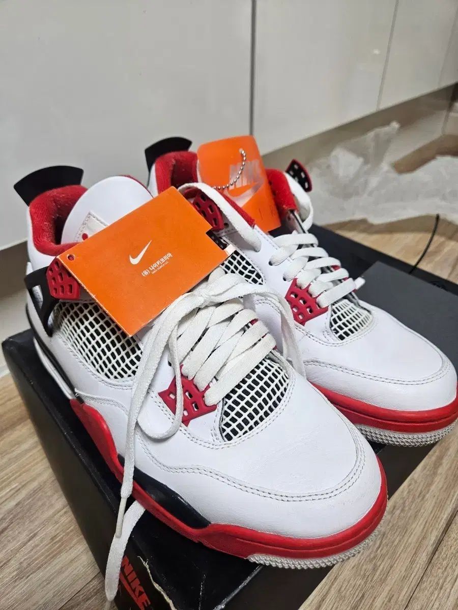 ジョーダン4 FIRE レッド 275