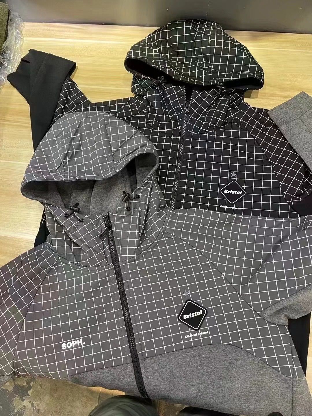 お得品先着【美品】F.C.R.B VENTILATIONHOODIE ネイビー F.C.Real Bristol（FCRB）VENTILATION HOODIE - メルカリ