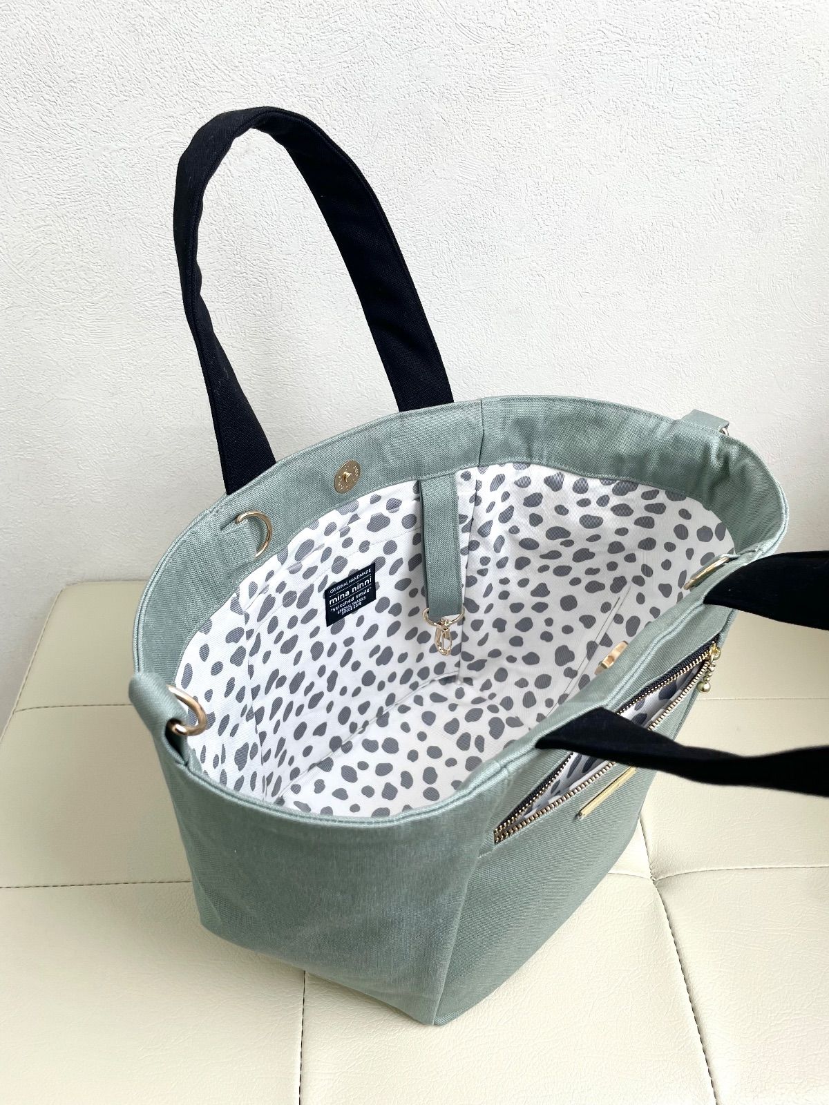 セージグリーン×ダルメシアングレー