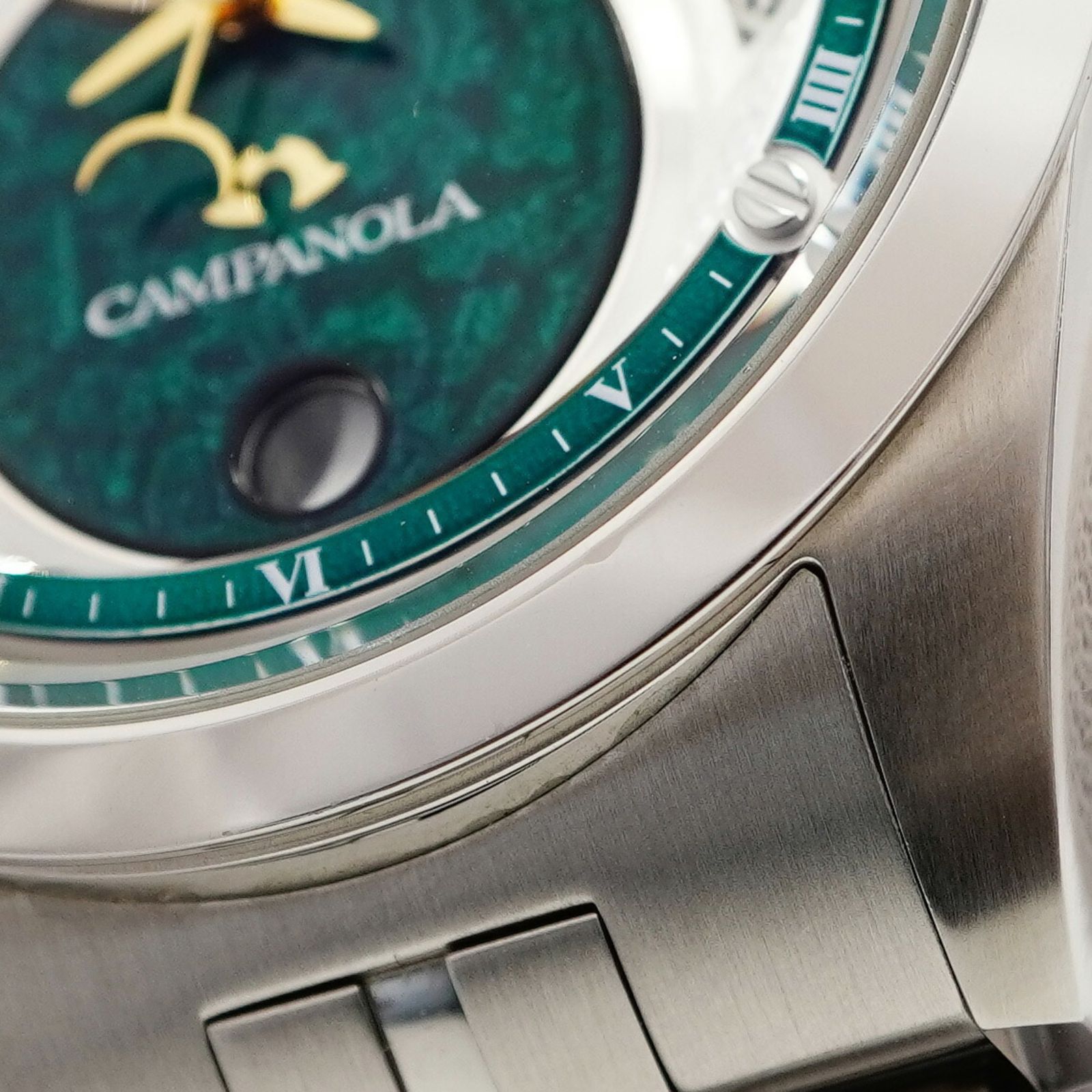 025242 シルバー文字盤腕時計