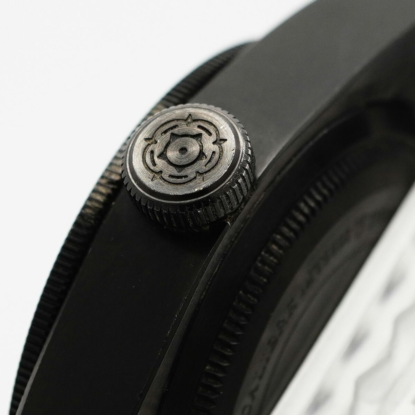 黒文字盤腕時計 メンズ