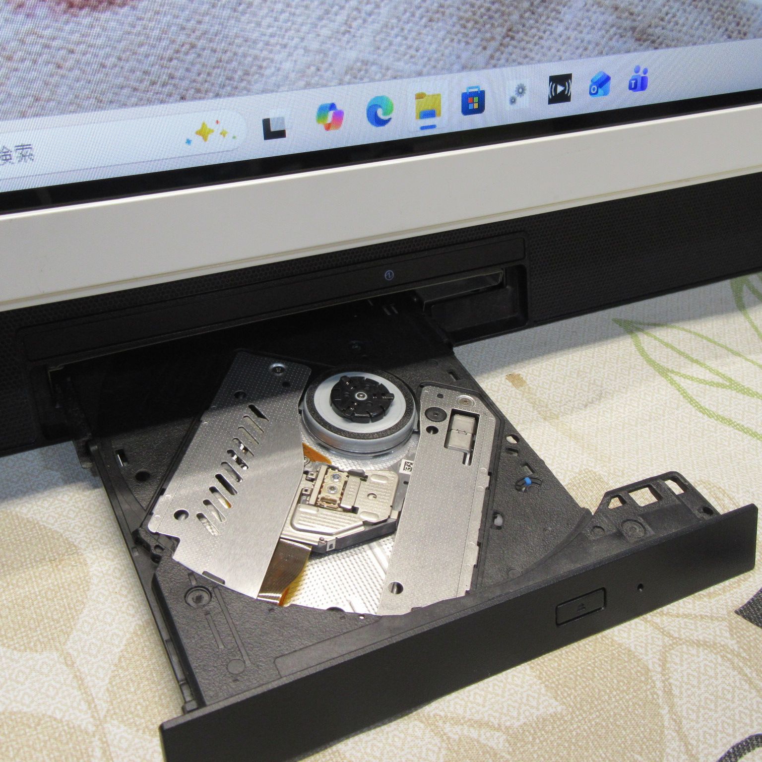 人気の白Win11公式対応8世代i5/メ16G/SSD+HDD/BD/HDMI - メルカリ